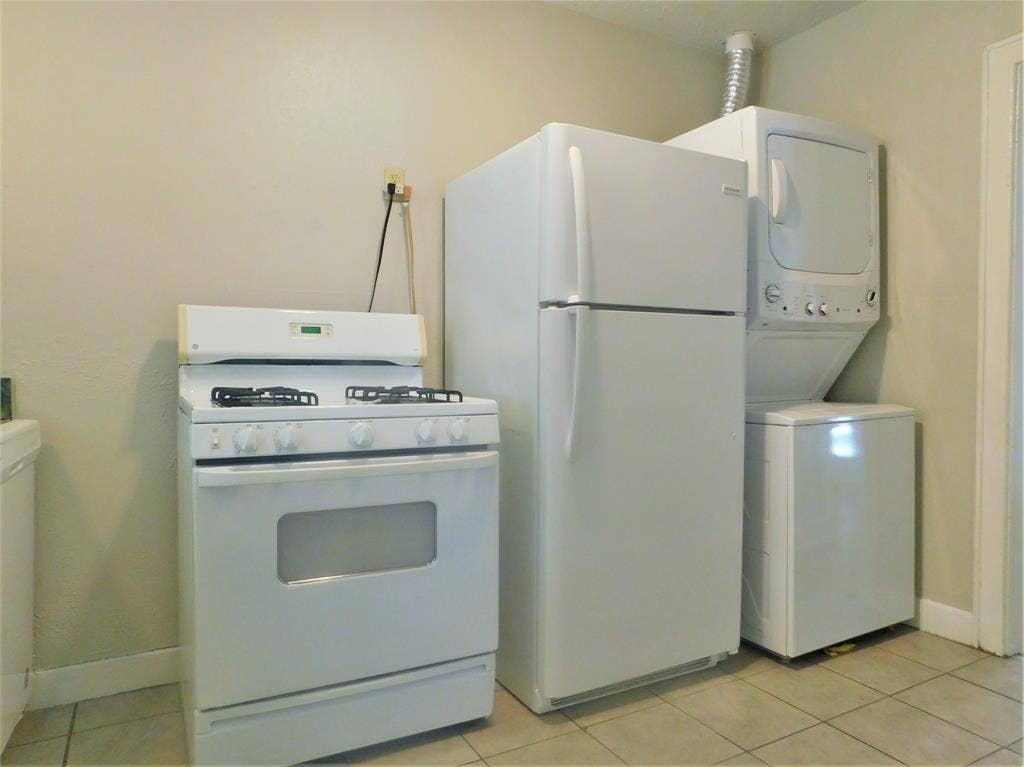 1609 N Locust Street, Denton, TX 76201 1609 N Locust Street, Denton, TX 76201