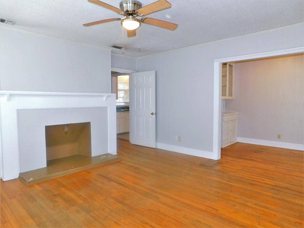 1609 N Locust Street, Denton, TX 76201 1609 N Locust Street, Denton, TX 76201