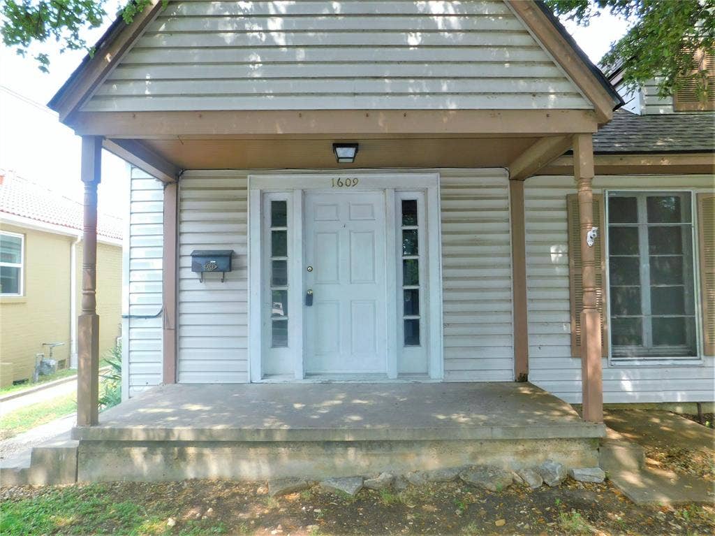 1609 N Locust Street, Denton, TX 76201 1609 N Locust Street, Denton, TX 76201