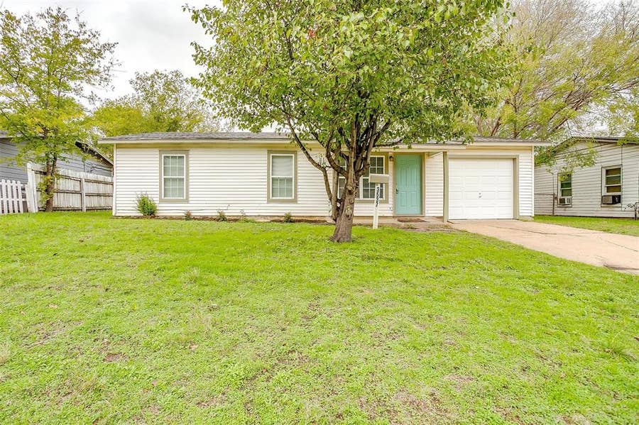 Property photo for 3537 Half Moon Drive, Fort Worth, TX
