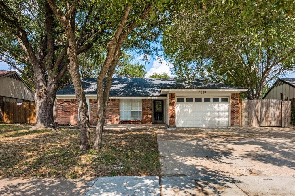 1509 Caplin Drive, Arlington, TX 76018 1509 Caplin Drive, Arlington, TX 76018