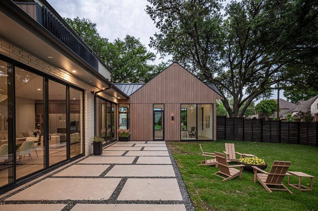 4103 Saranac Drive, Dallas, TX 75220 Expansive glass and thoughtful design create a seamless connection to the backyard.