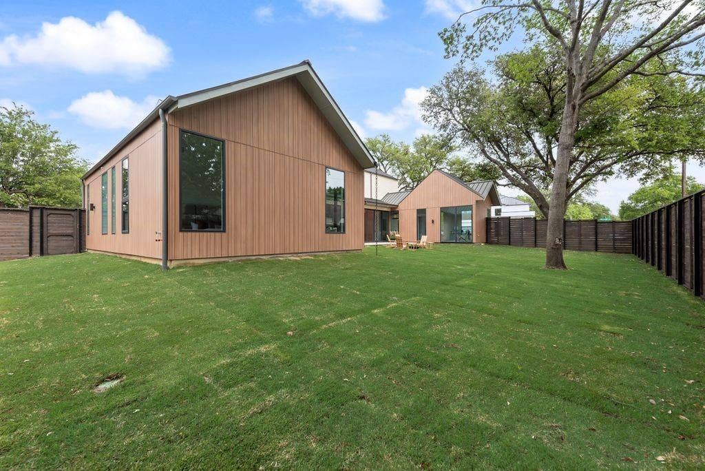4103 Saranac Drive, Dallas, TX 75220 Fully fenced oversized yard offering privacy and room to entertain.