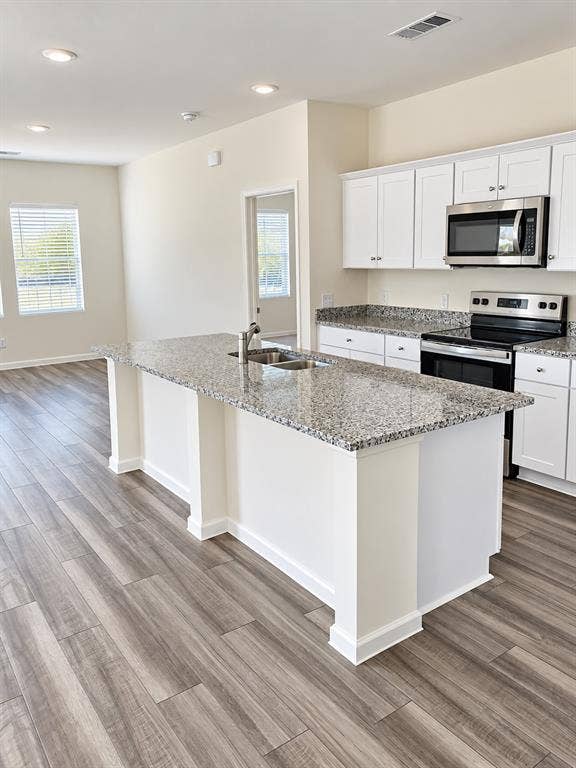 Nice countertops in Kitchen All appliances in kitchen included
