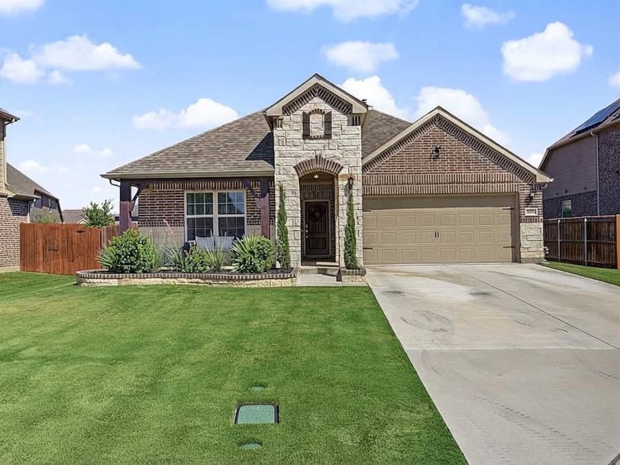 Property photo for 804 Sweeping Butte Drive, Fort Worth, TX