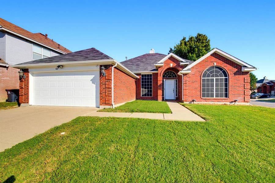 Property photo for 427 Watertown Lane, Arlington, TX