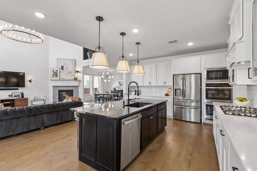 2622 Eucalyptus Road, Frisco, TX 75033 2622 Eucalyptus Road, Frisco, TX 75033
