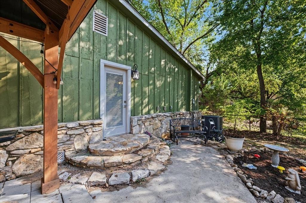 809 W Bridge Street, Weatherford, TX 76086 Green vertical siding with stone foundation