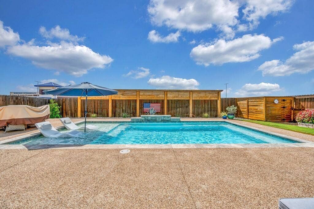 320 Daisy Lane, Robinson, TX 76706