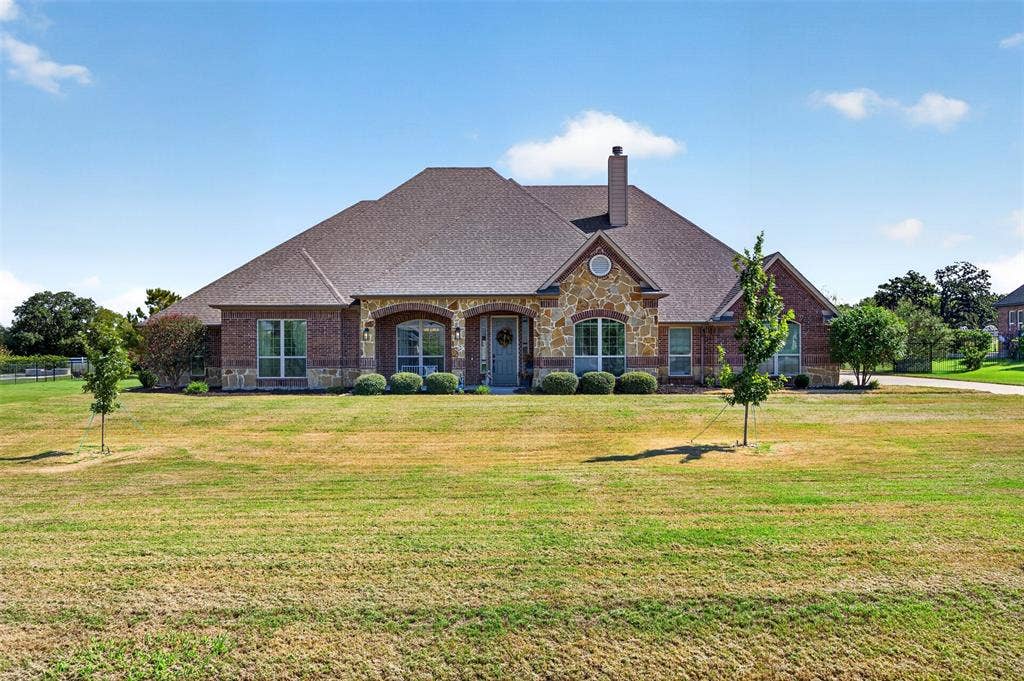 225 Diamond Rose Drive, Burleson, TX 76028 225 Diamond Rose Drive, Burleson, TX 76028