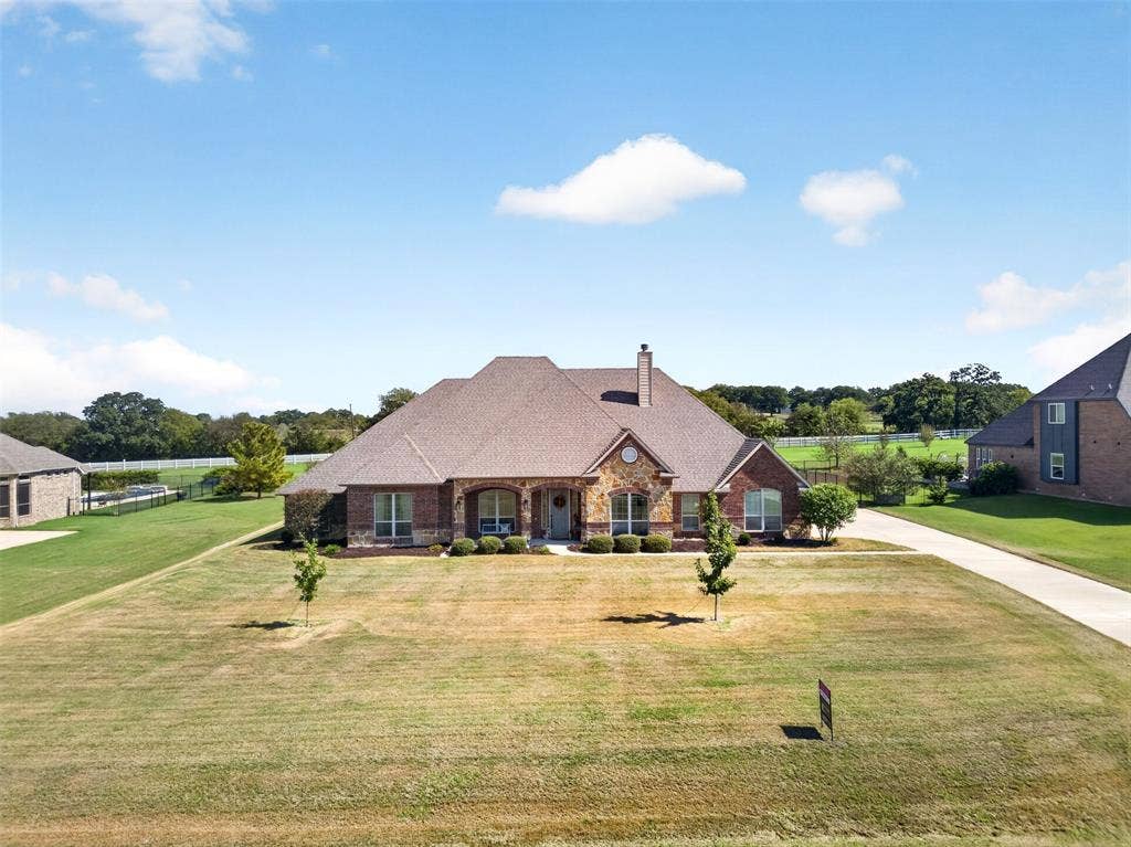 225 Diamond Rose Drive, Burleson, TX 76028 225 Diamond Rose Drive, Burleson, TX 76028