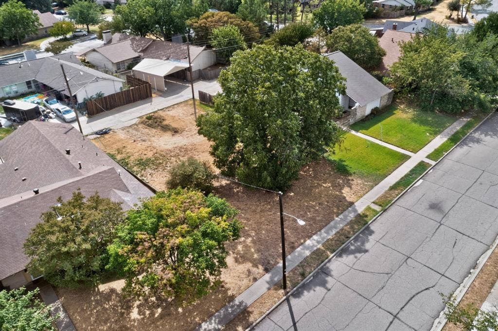3830 Twin Falls Street, Irving, TX 75062 3830 Twin Falls Street, Irving, TX 75062