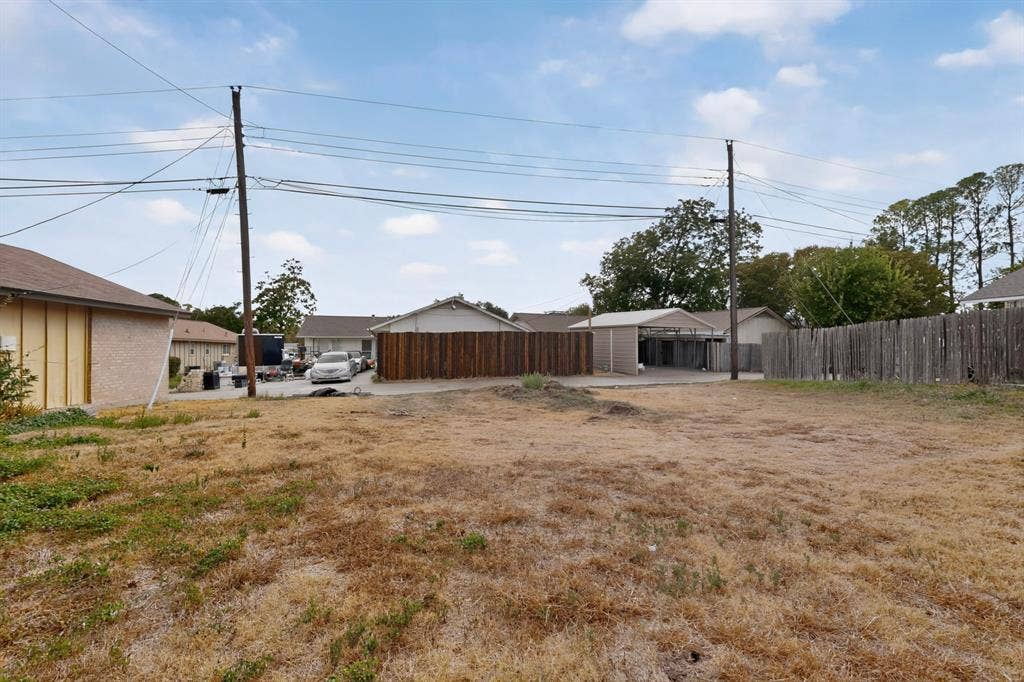 3830 Twin Falls Street, Irving, TX 75062 3830 Twin Falls Street, Irving, TX 75062