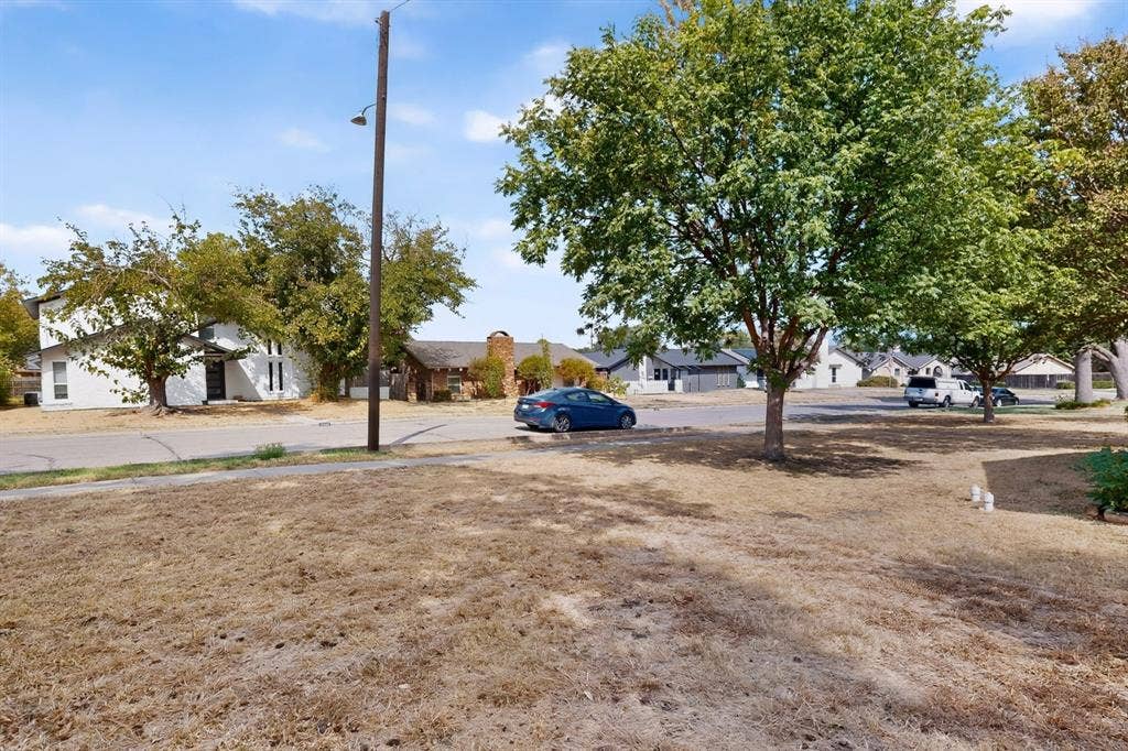 3830 Twin Falls Street, Irving, TX 75062 3830 Twin Falls Street, Irving, TX 75062