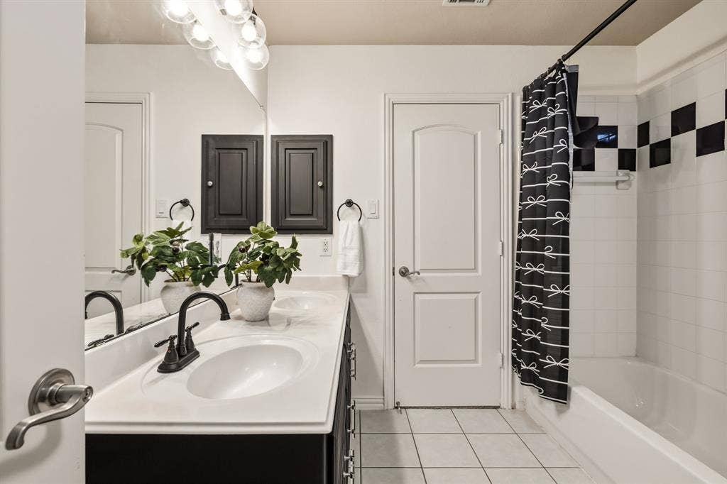 8417 Gallery Way, McKinney, TX 75072 8417 Gallery Way, McKinney, TX 75072