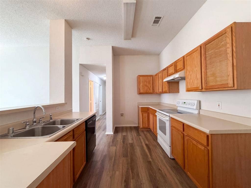 1313 Sandpiper, Aubrey, TX 76227
