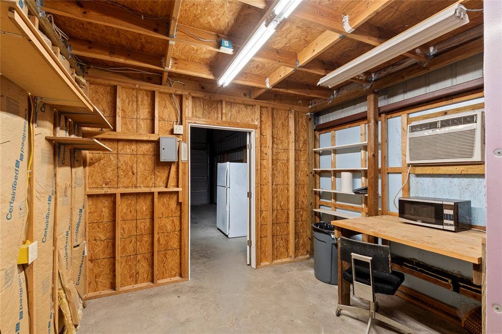 125 Harrell Street, Gun Barrel City, TX 75156 Room in metal building with window unit and full bath makes a great office or even sleeping area.