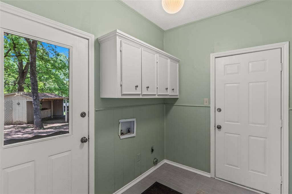 125 Harrell Street, Gun Barrel City, TX 75156 Freshly painted utility room with new luxury vinyl plank floor and room for full size washer and dryer.