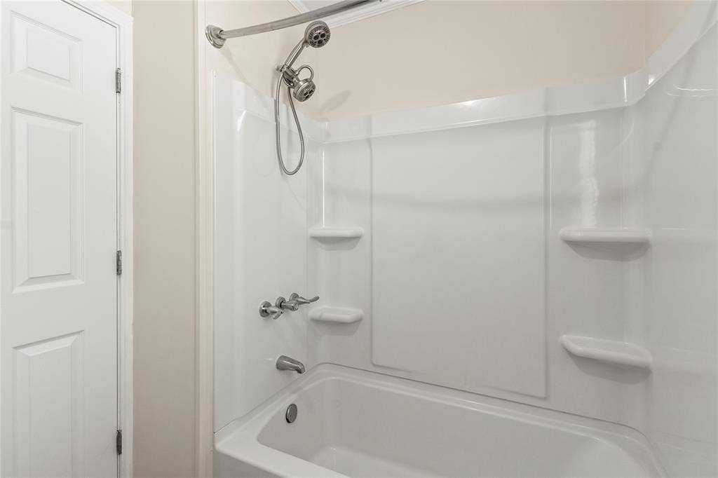 125 Harrell Street, Gun Barrel City, TX 75156 Guest Quarter Full Bath