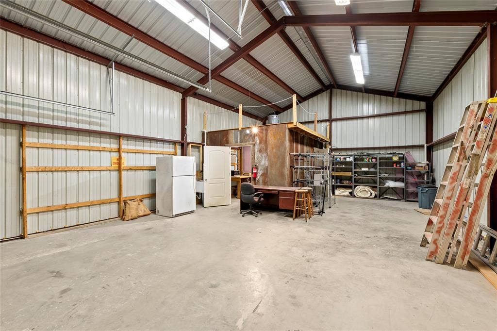 125 Harrell Street, Gun Barrel City, TX 75156 960 sq ft insulated metal building perfect for workshop, boat, RV.