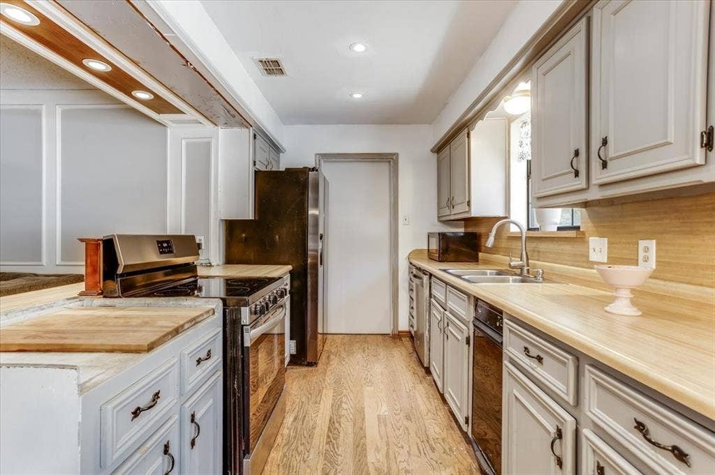 3211 Bluegrass Drive, Midlothian, TX 76065 3211 Bluegrass Drive, Midlothian, TX 76065