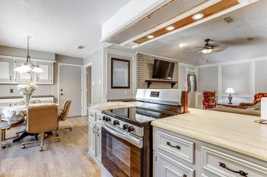 3211 Bluegrass Drive, Midlothian, TX 76065 3211 Bluegrass Drive, Midlothian, TX 76065