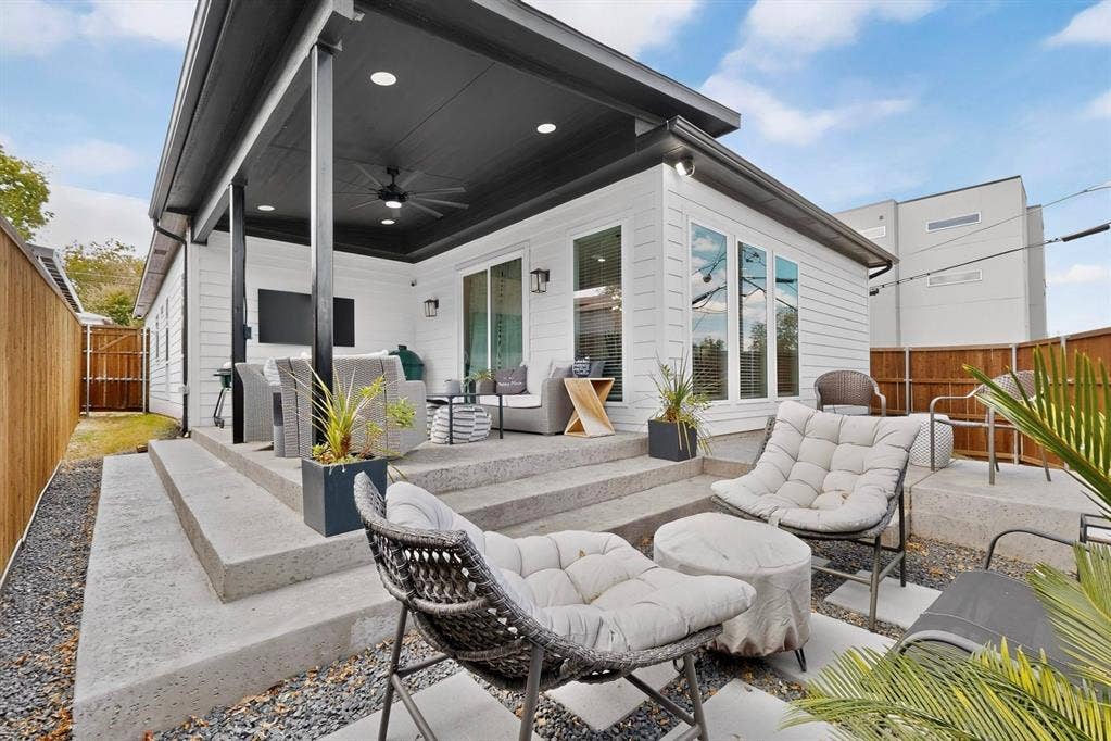 518 Crete Street, Dallas, TX 75203 Covered patio with recessed lighting, ceiling fan, and sliding glass doors