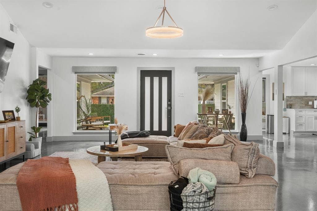 5029 Mill Run Road, Dallas, TX 75244 5029 Mill Run Road, Dallas, TX 75244