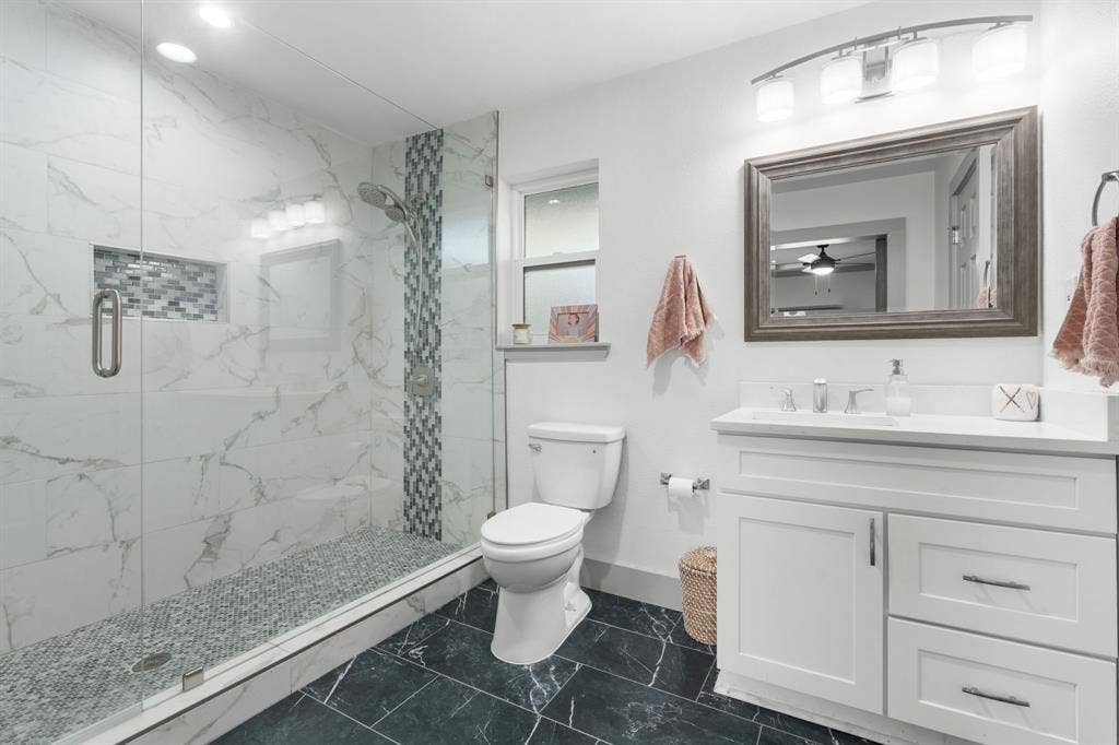 5029 Mill Run Road, Dallas, TX 75244 Ensuite bath