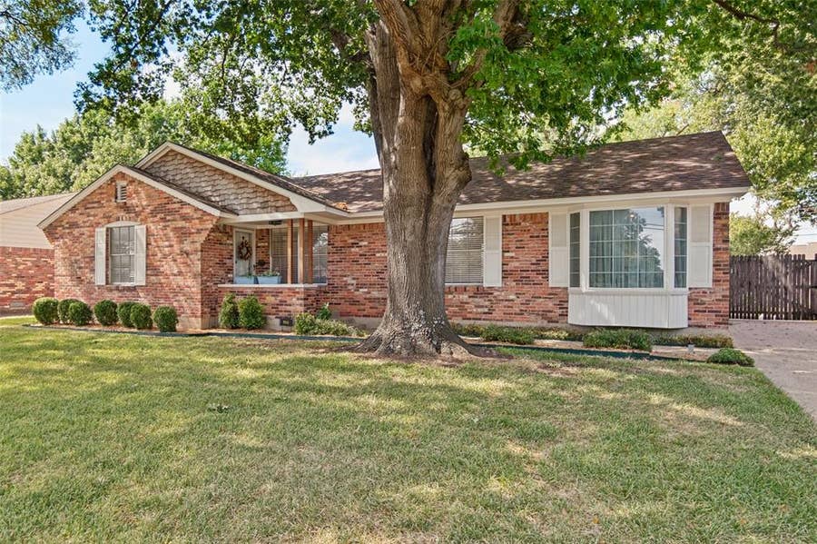 Property photo for 9941 Chippendale Drive, Dallas, TX