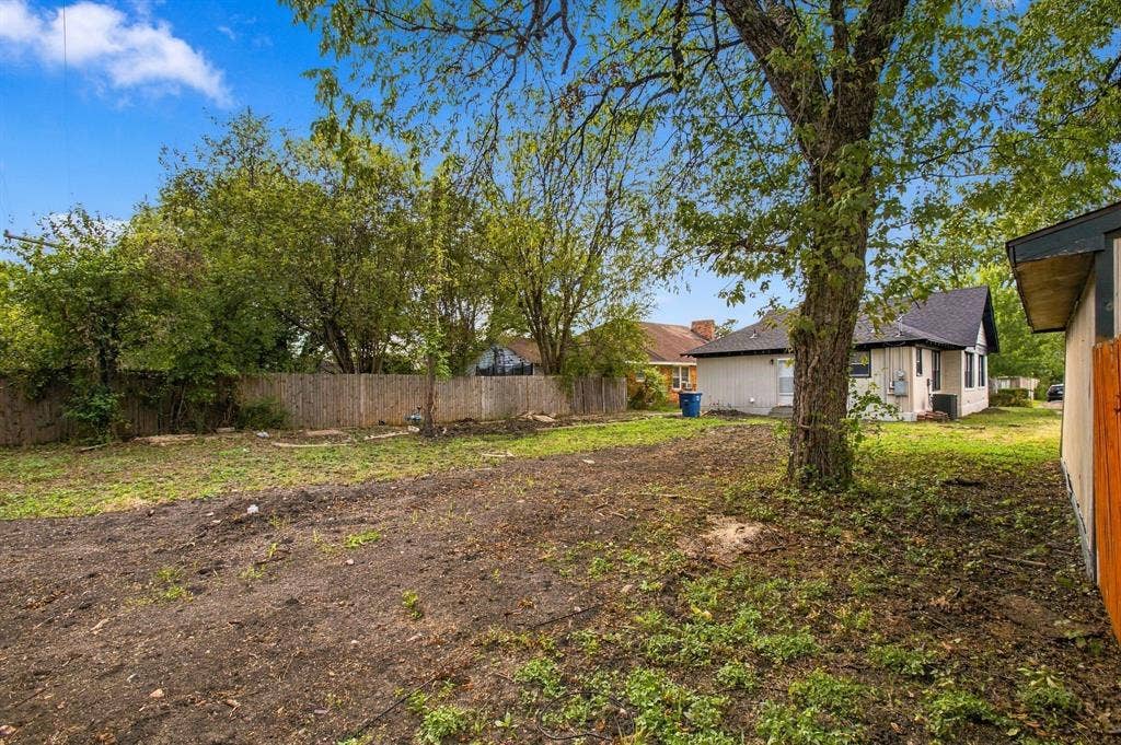 2014 Berwick Avenue, Dallas, TX 75203