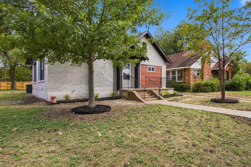 2014 Berwick Avenue, Dallas, TX 75203