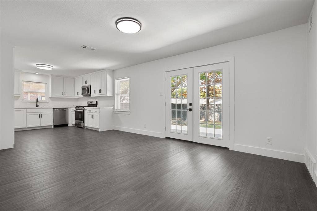 1217 Mayfield Avenue, Garland, TX 75041