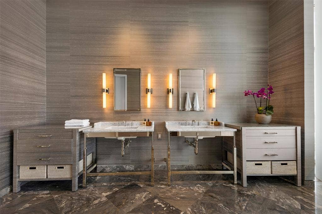 1918 Olive Street, #3901, Dallas, TX 75201 Calcite surfaces/silk wrapped cabinetry