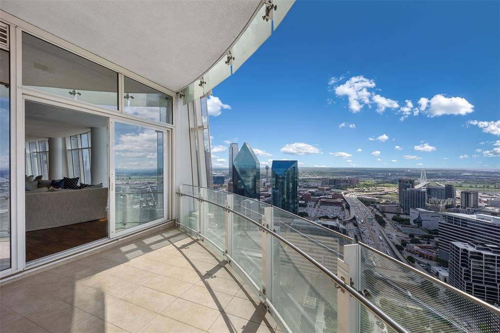 1918 Olive Street, #3901, Dallas, TX 75201 Wrap around terrace at north end