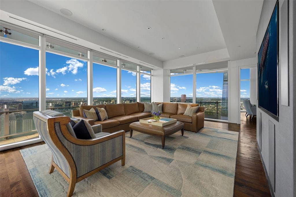 1918 Olive Street, #3901, Dallas, TX 75201 Sky room with views in 3 directions