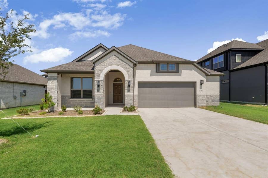 Property photo for 401 Barnfield Road, Cleburne, TX