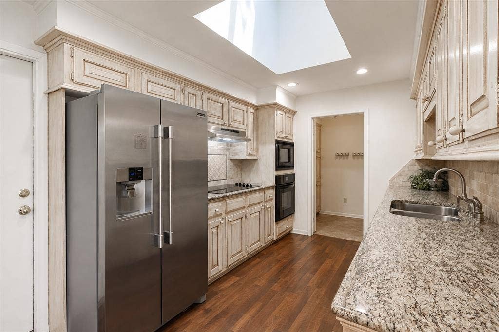 811 Ashford Court, Tyler, TX 75703 Fridg stays