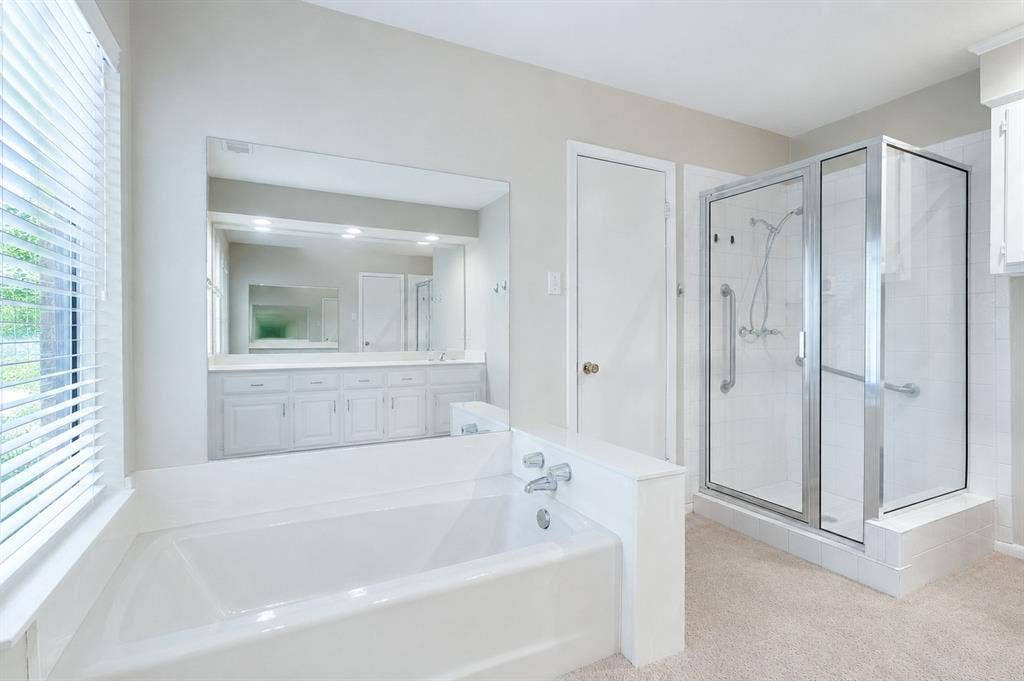 811 Ashford Court, Tyler, TX 75703 Garden tub
