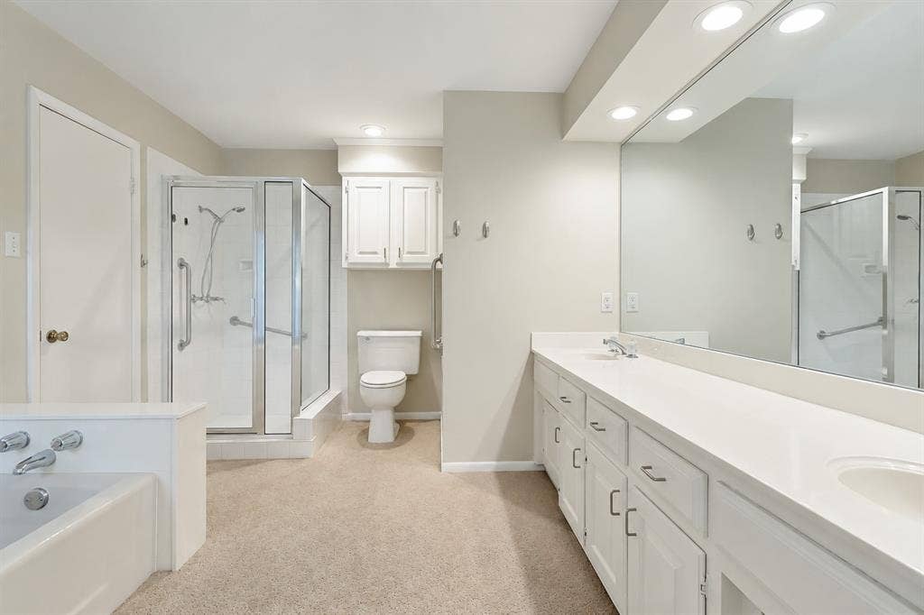 811 Ashford Court, Tyler, TX 75703 Primary bath with walk in closet