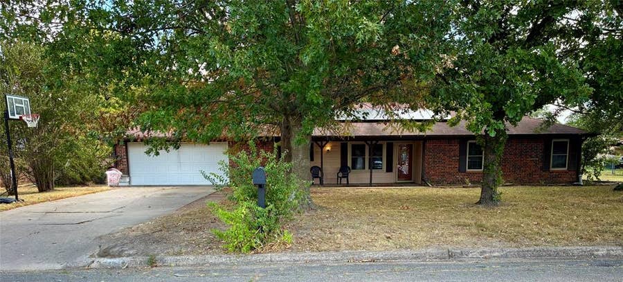 Property photo for 745 42nd Street SW, Paris, TX
