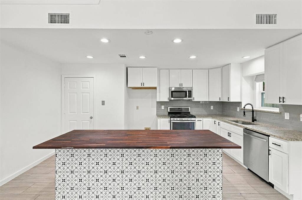 4368 Carolina Street, Grand Prairie, TX 75052 4368 Carolina Street, Grand Prairie, TX 75052