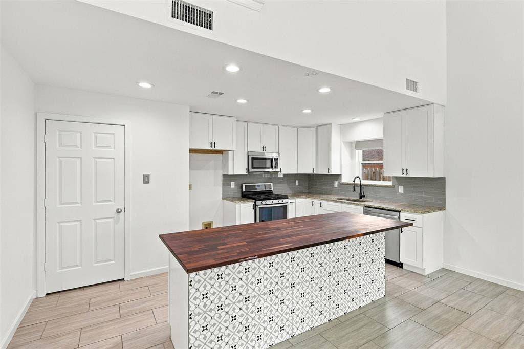 4368 Carolina Street, Grand Prairie, TX 75052 4368 Carolina Street, Grand Prairie, TX 75052