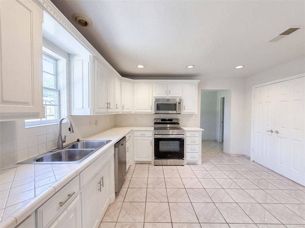404 Vincent Street, Cedar Hill, TX 75104