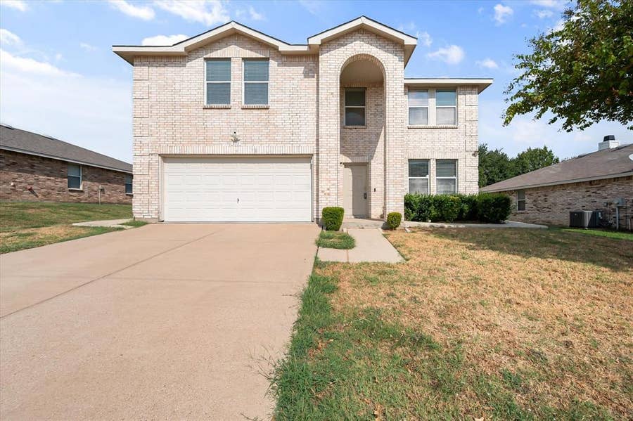 Property photo for 511 Travis Ranch Trail, Arlington, TX