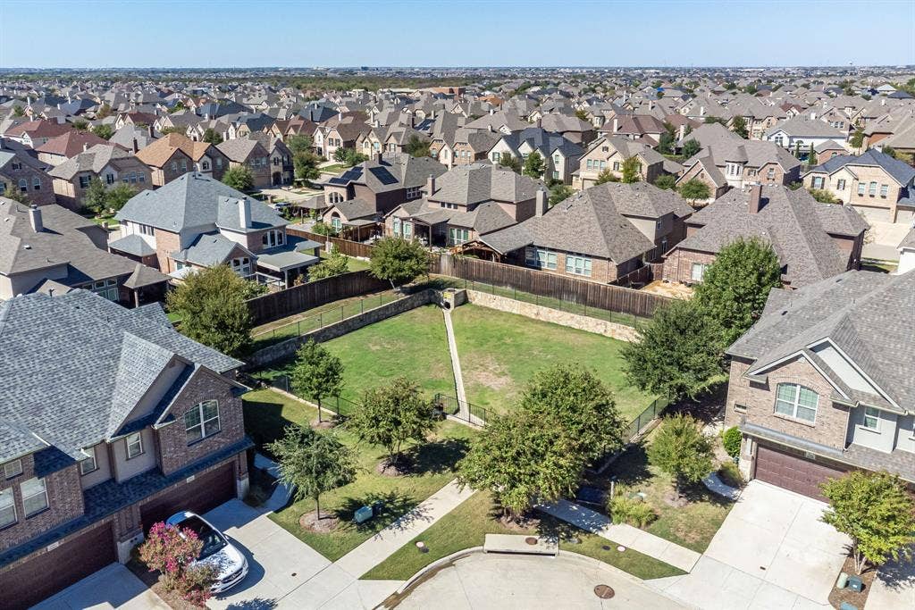 2700 Starburst Drive, Little Elm, TX 75068