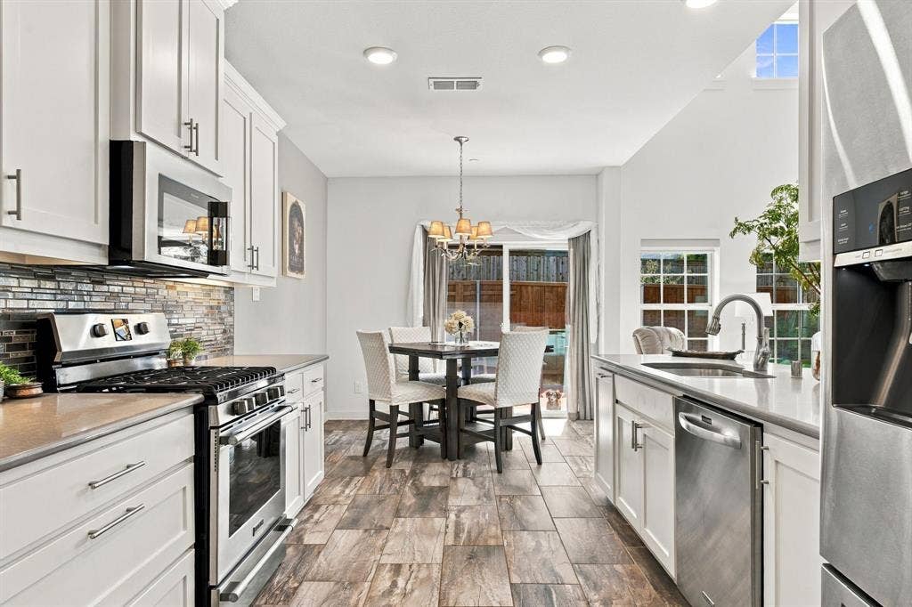 2700 Starburst Drive, Little Elm, TX 75068