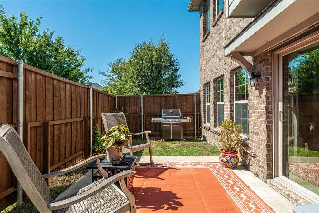 2700 Starburst Drive, Little Elm, TX 75068