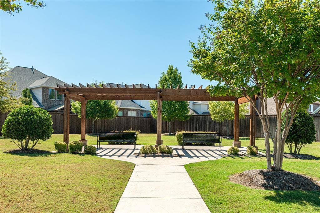 2700 Starburst Drive, Little Elm, TX 75068