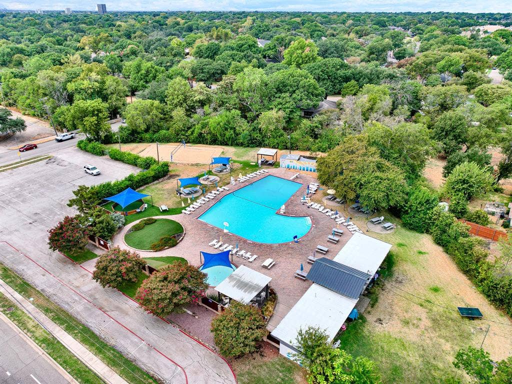 914 Prestwick Lane, Richardson, TX 75080 Community Pool